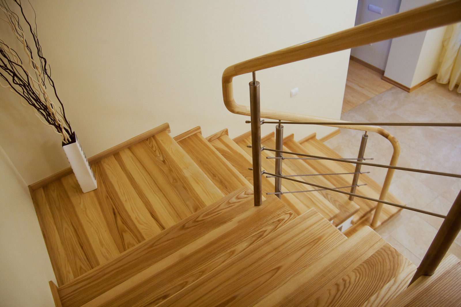 Лестница с ограждением из нержавейки «YASEN»