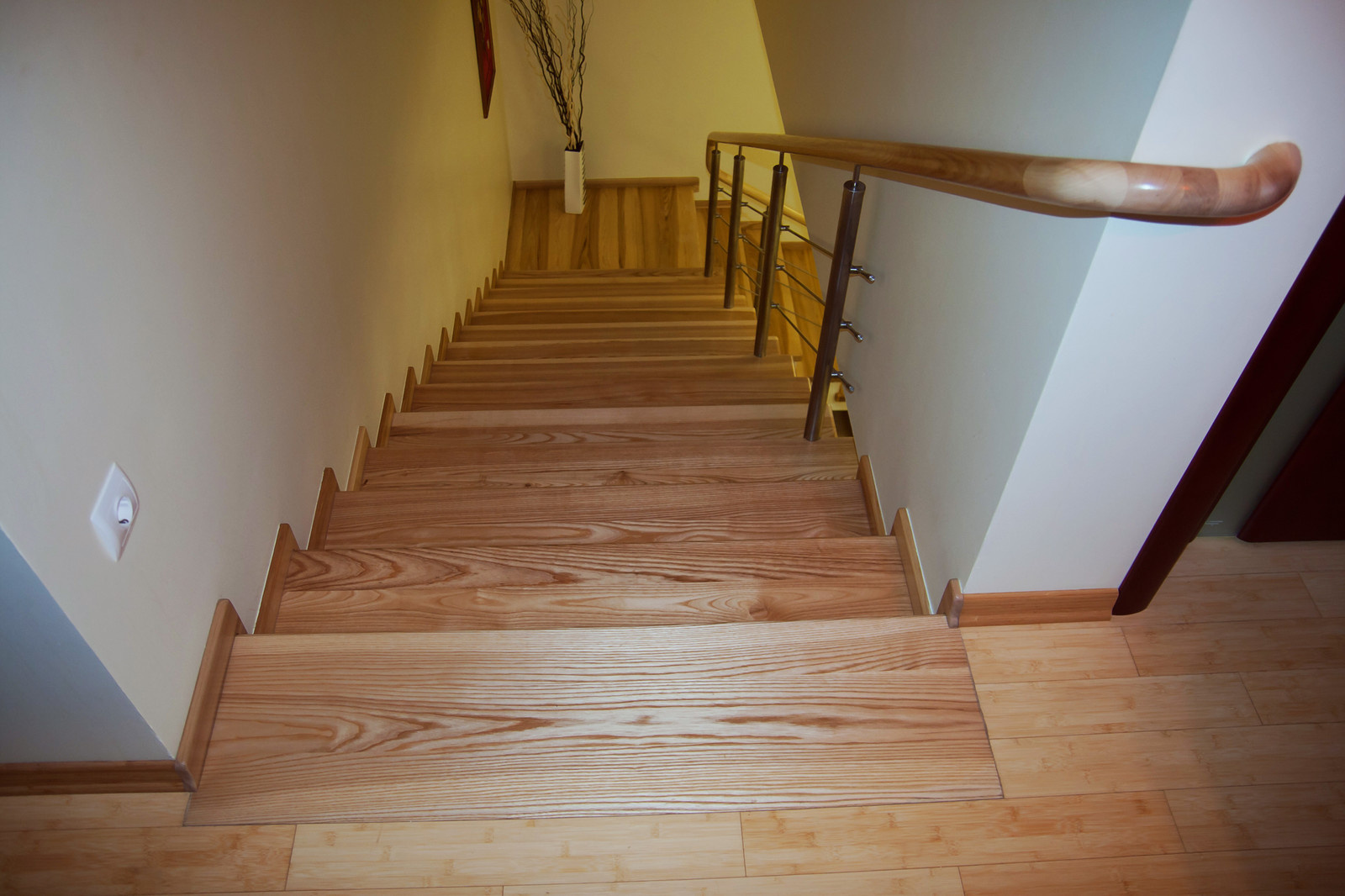 Лестница с ограждением из нержавейки «YASEN»