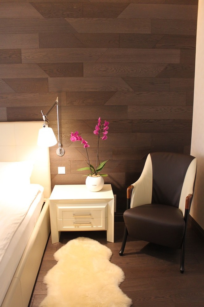 Столы и тумбы.