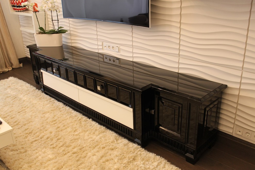 Столы и тумбы.