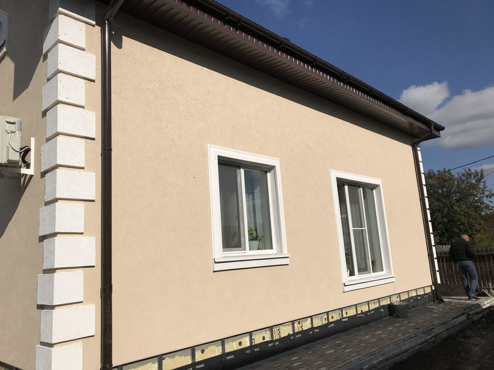 Дом из керамзитоблока со штукатуренным фасадом