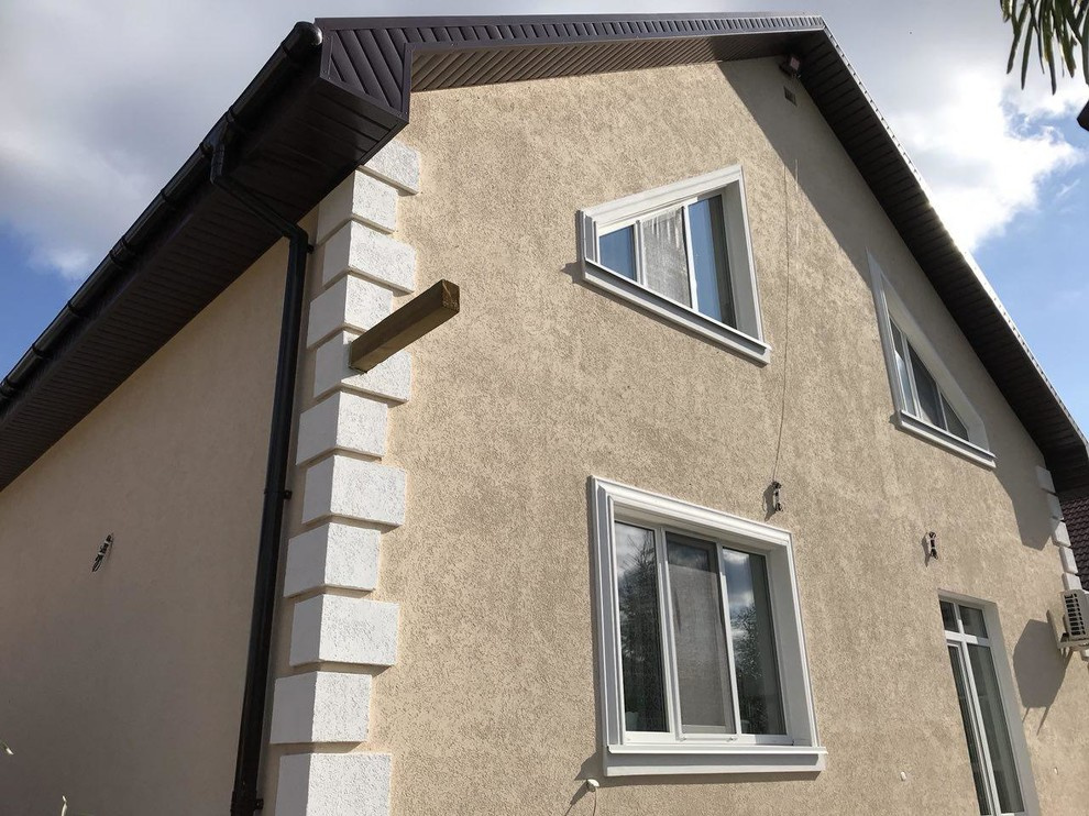 Дом из керамзитоблока со штукатуренным фасадом