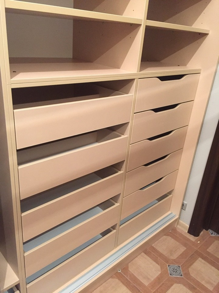 Мебель в гардеробную комнату.