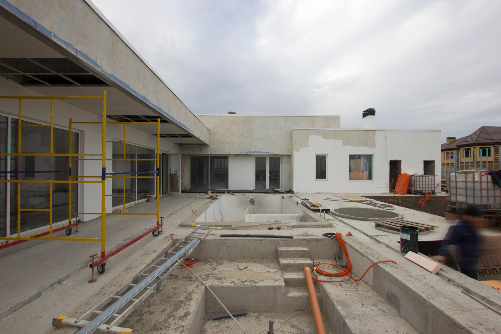 Современный дом c бассейном в Ростовской области