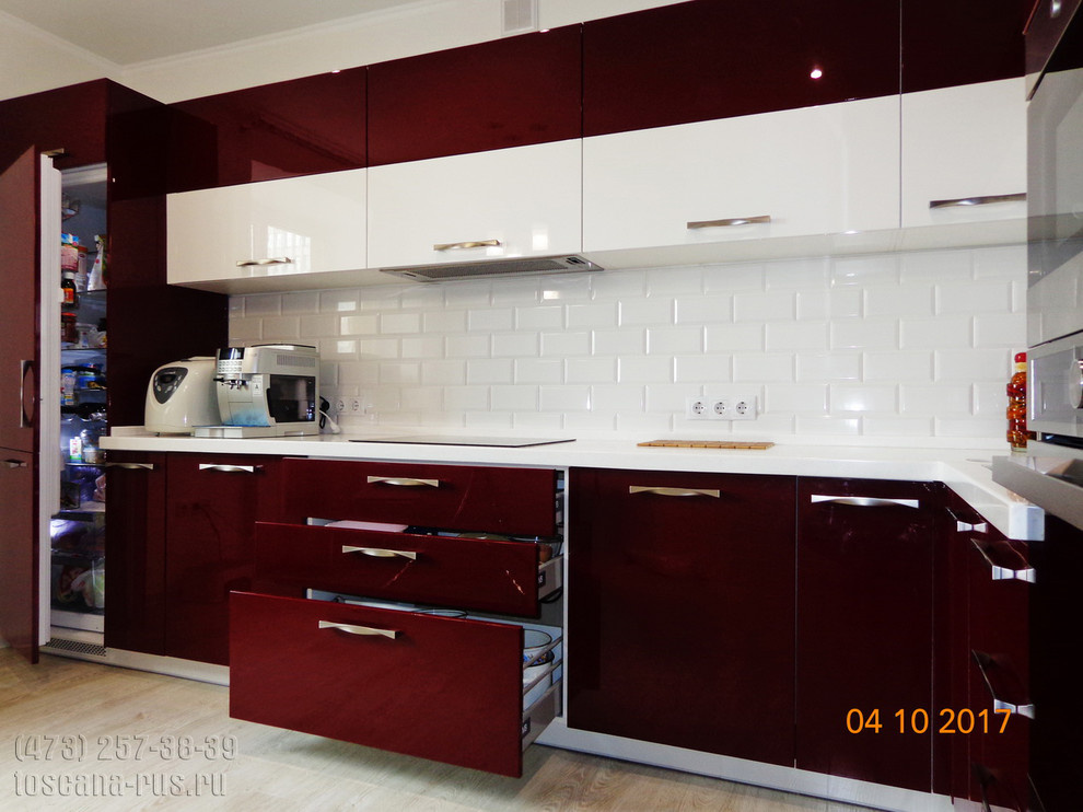 Современная угловая кухня