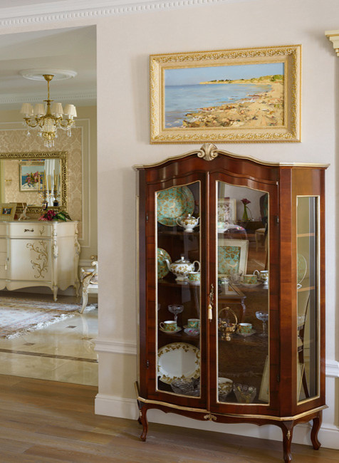 Работа Рустема Стахурского в классическом интерьере