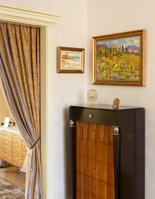 Работа Рустема Стахурского в классическом интерьере