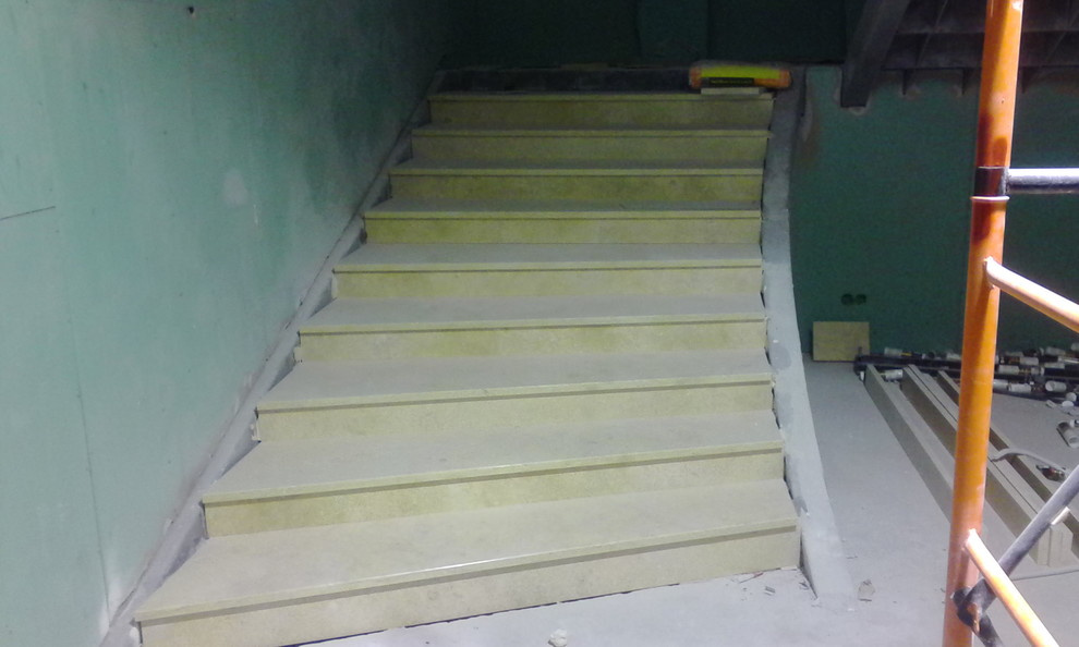 Лестница из мрамора гостиница Мариотт