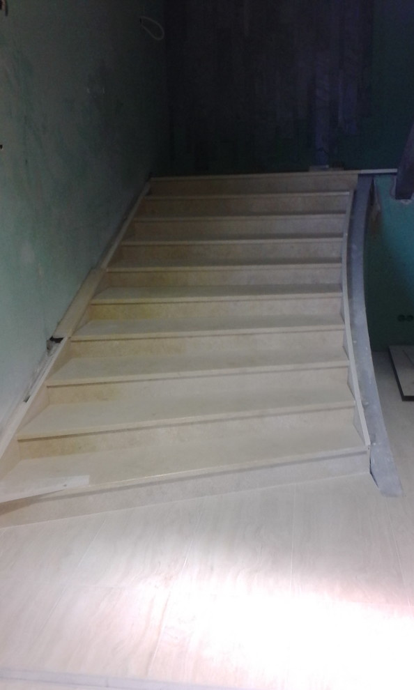 Лестница из мрамора гостиница Мариотт