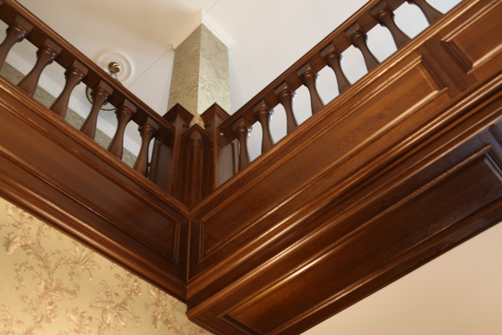 лестница из американского дуба