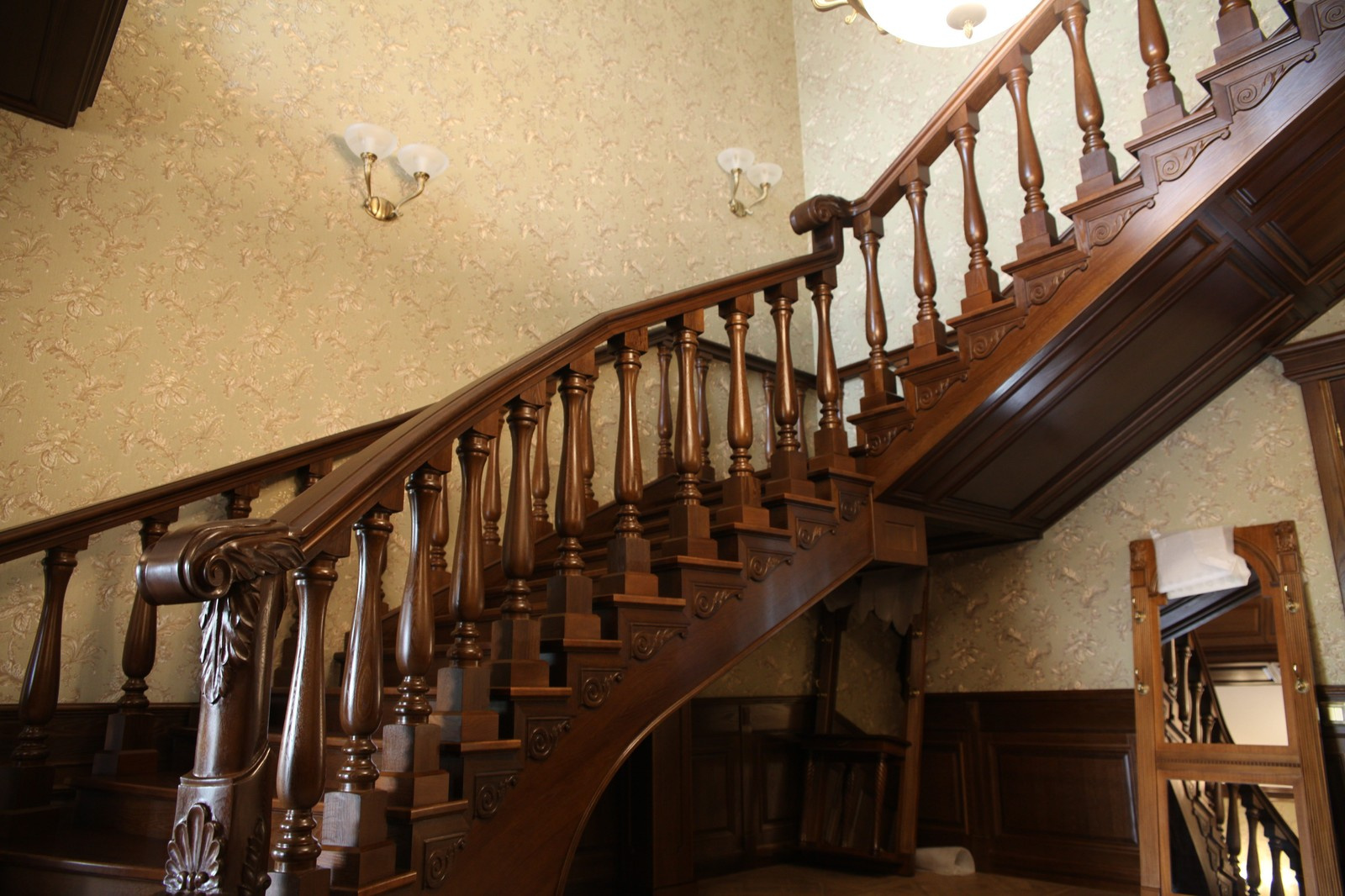 лестница из американского дуба