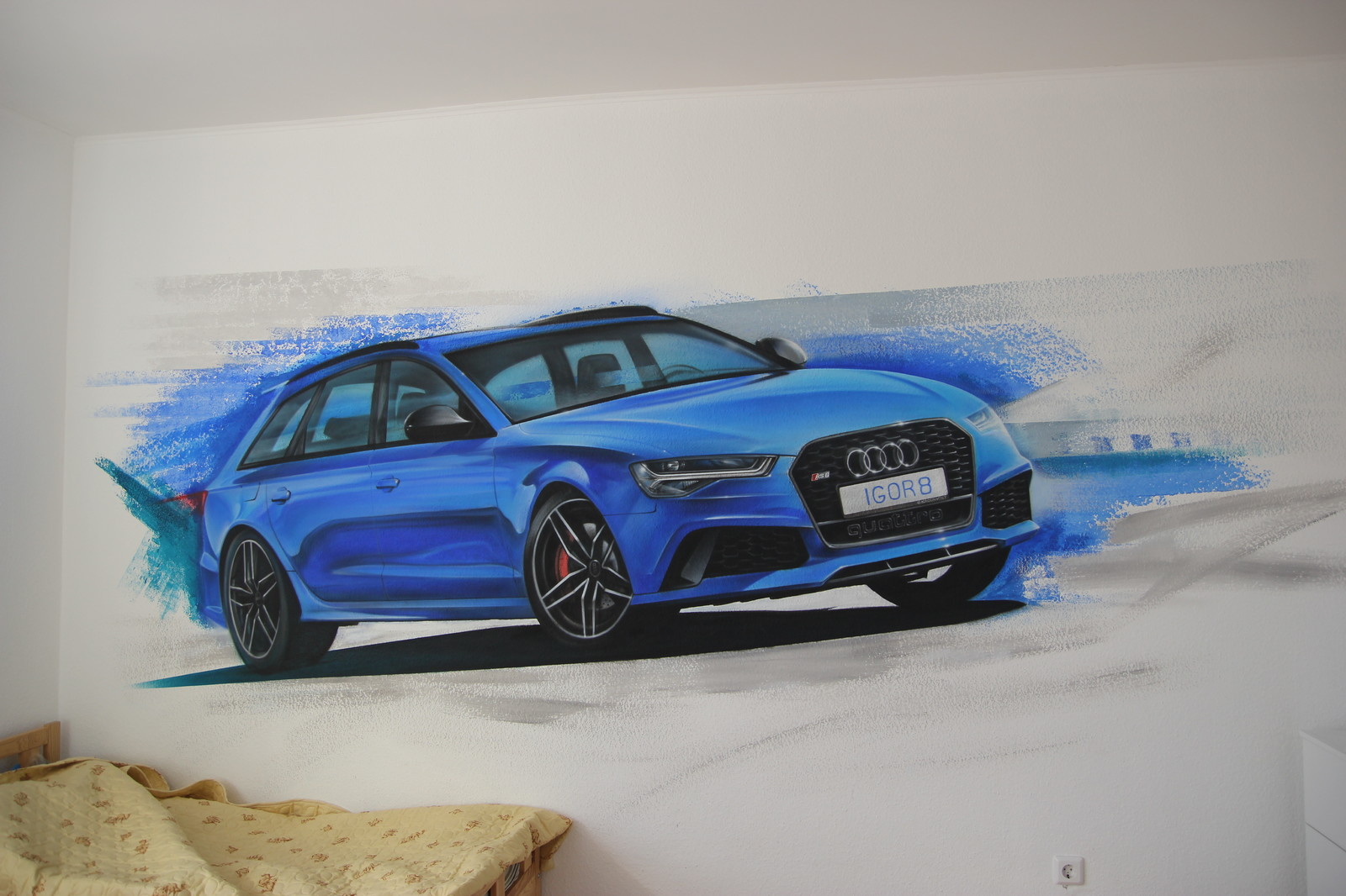 Рисунок в детской "audi RS6"