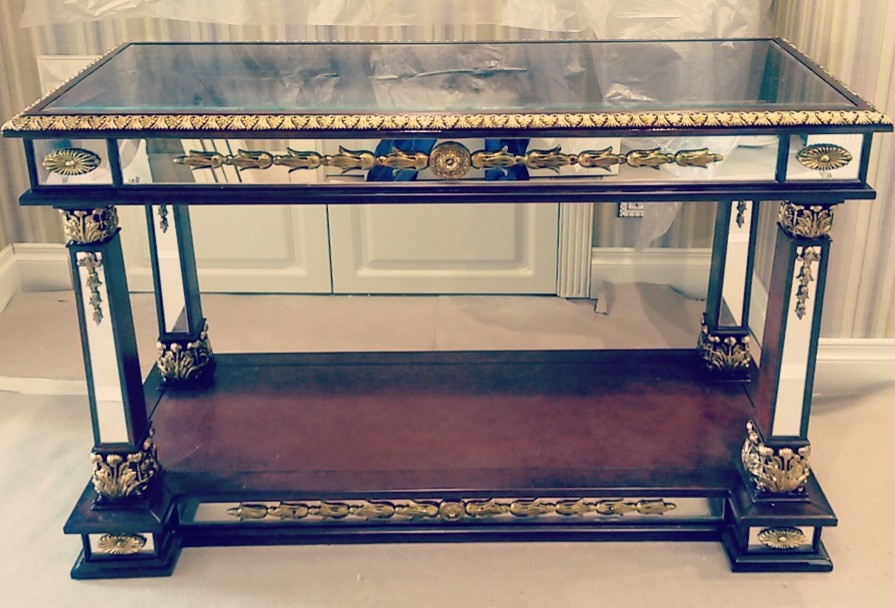 Золочение мебели поталью.