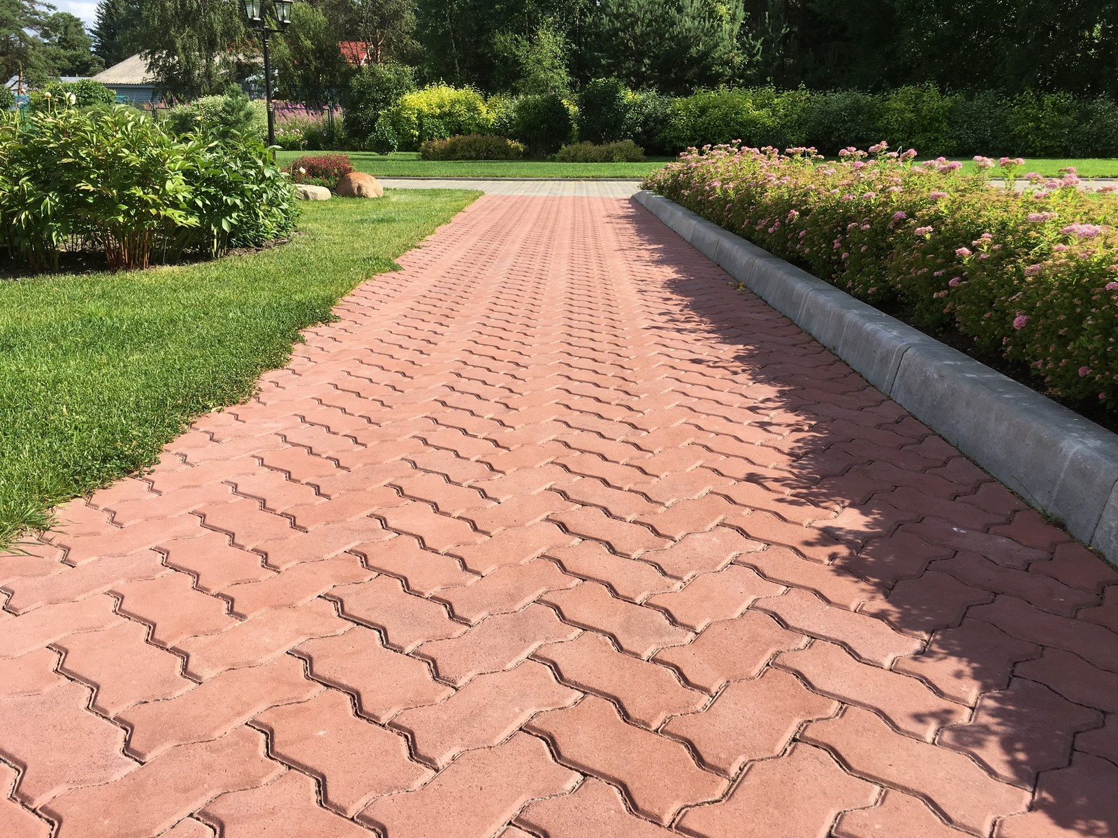 Плиточная дорожка