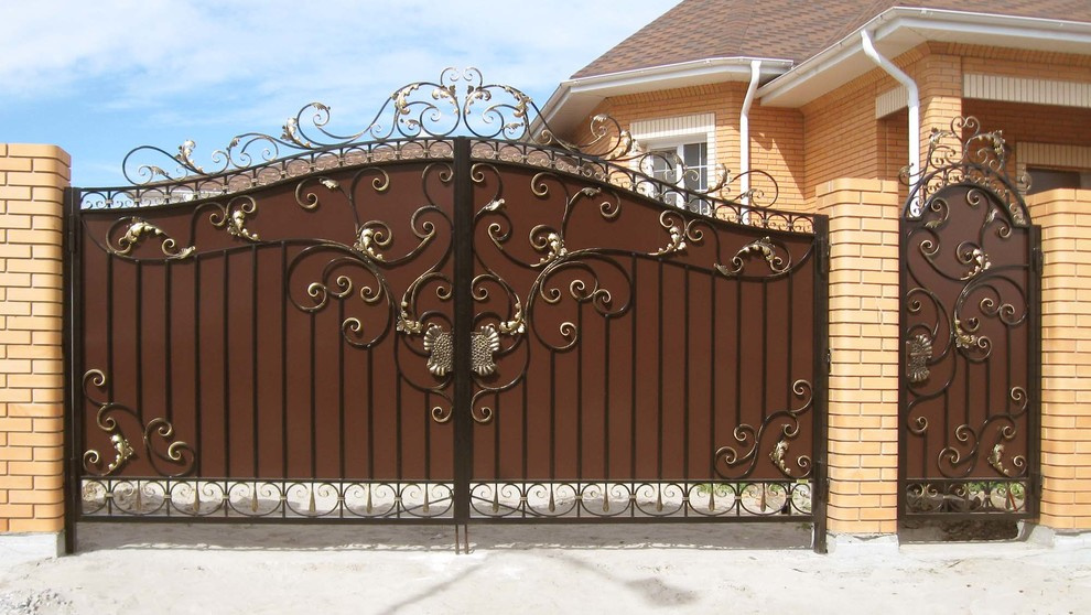 Кованые ворота собственного производства