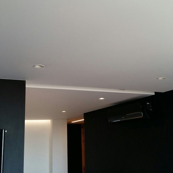 Скрытый карниз для штор и потолочные покрытия Cerutti ST