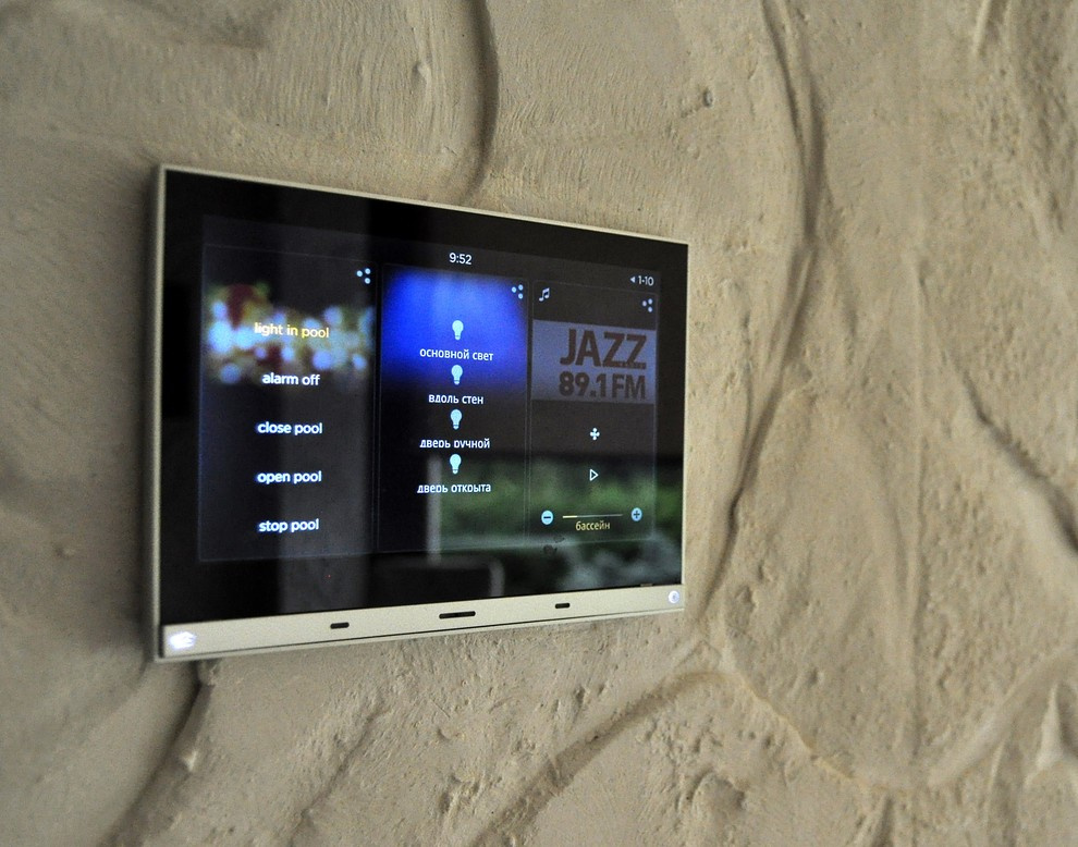 Управление мультирумом с сенсорной панели Vantage Equinox 7'