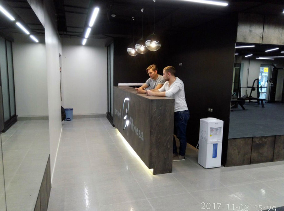 Ресепшн и шкаф в спортзал