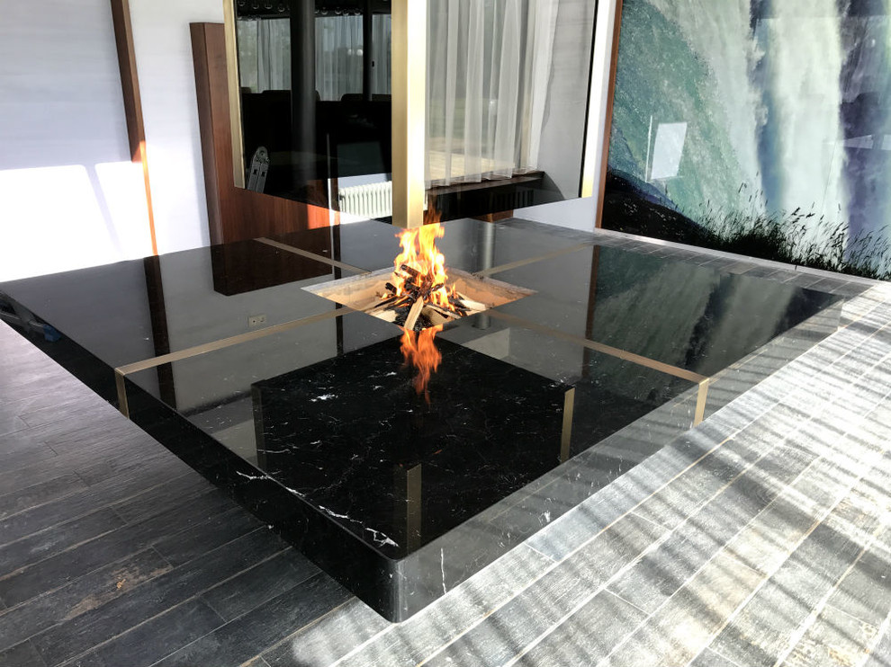 Подвесной камин в яхт-клубе Water House