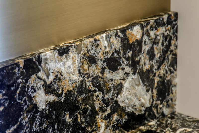 Фартук и мебельные ручки из латуни для проекта peredelka.tv