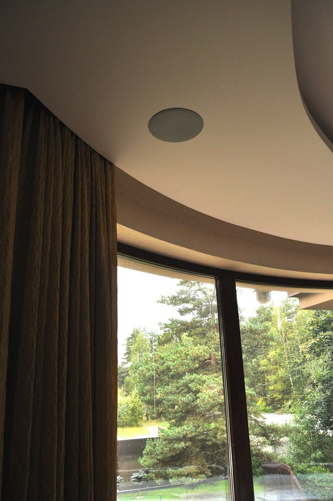 Встроенные в потолок акустические системы