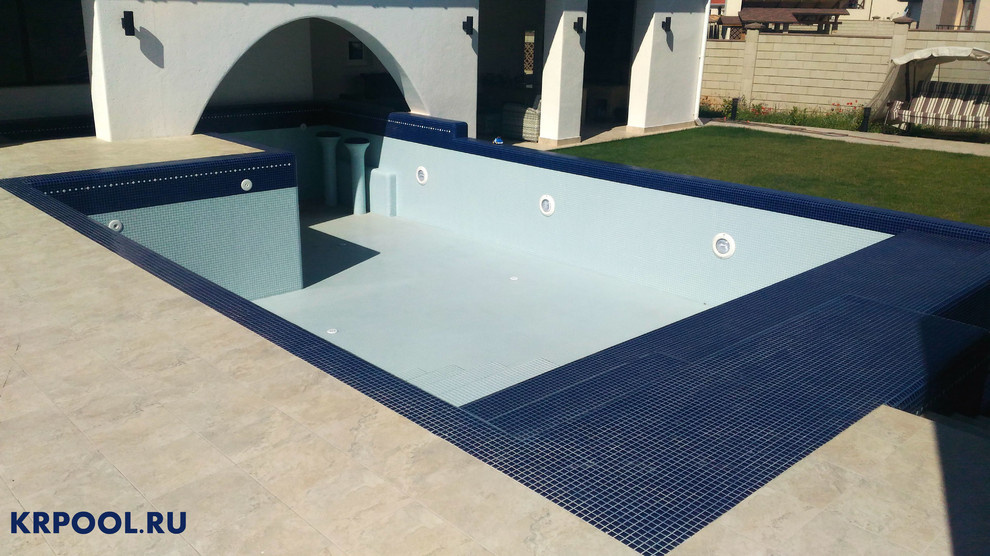 Частный бассейн с барной зоной