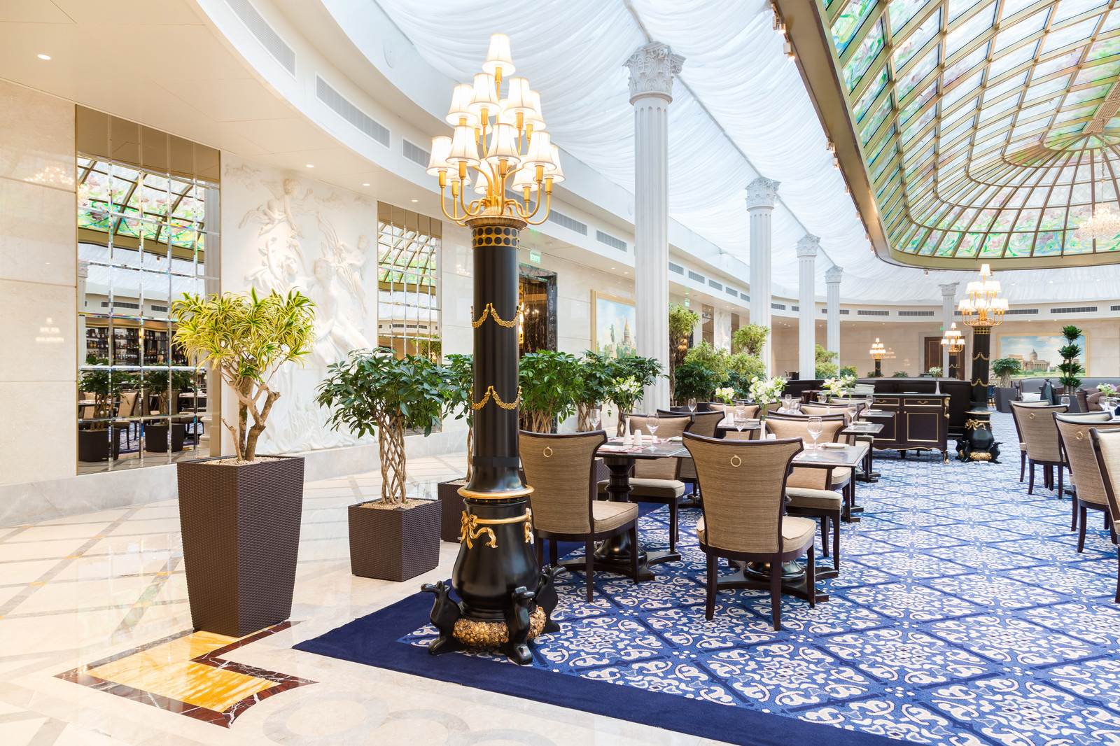 Растения в интерьере LOTTE Hotel St.Petersburg