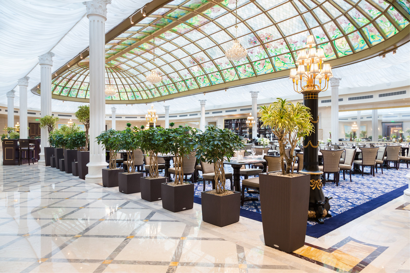 Растения в интерьере LOTTE Hotel St.Petersburg