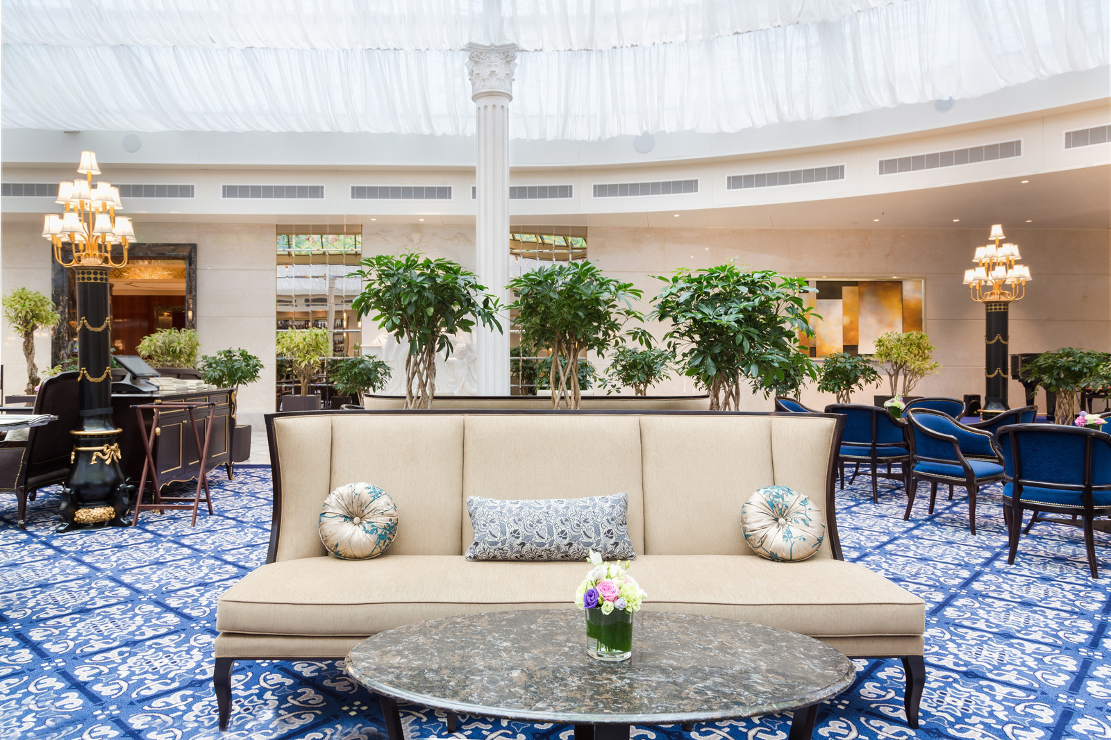 Растения в интерьере LOTTE Hotel St.Petersburg
