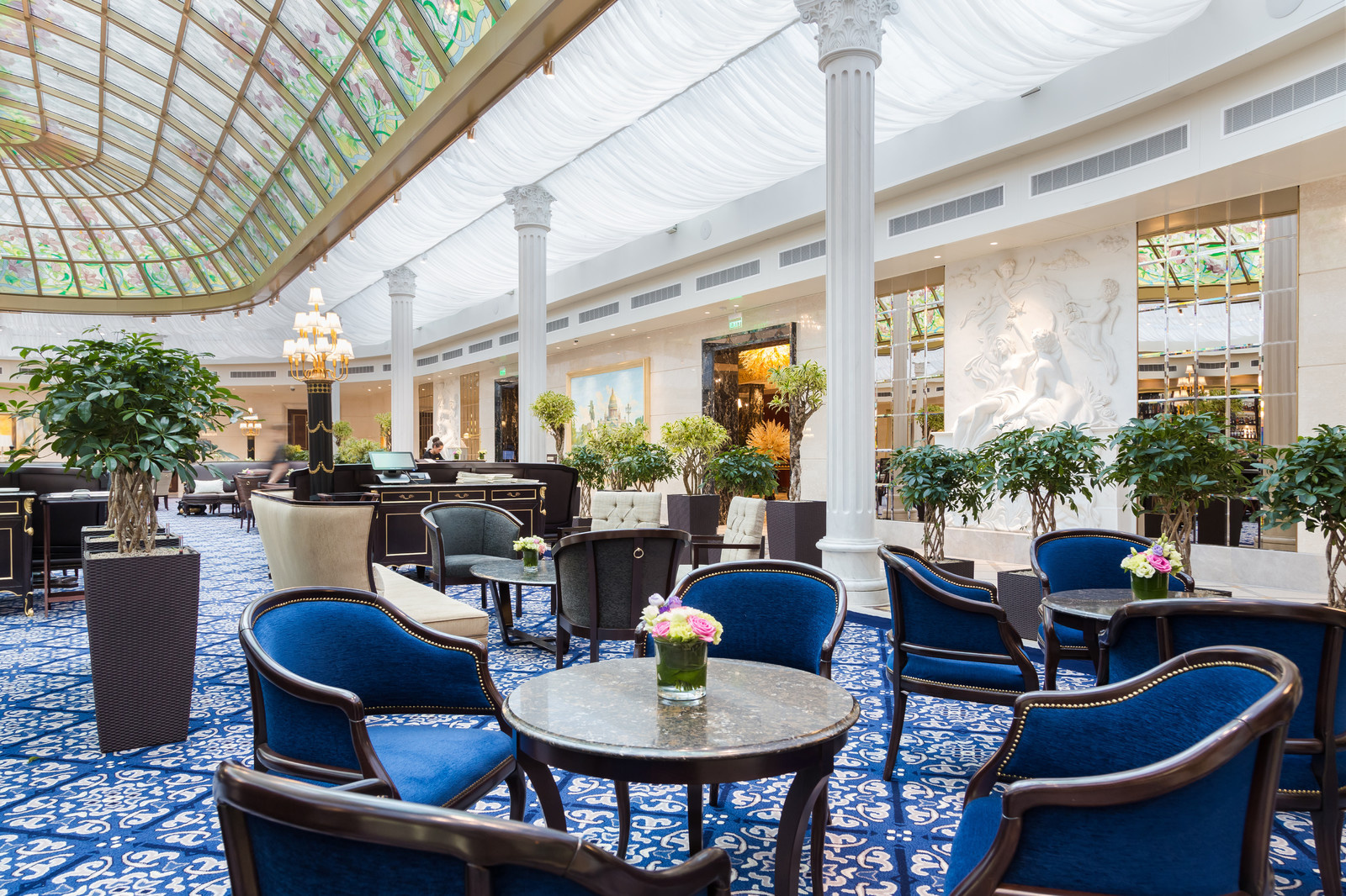 Растения в интерьере LOTTE Hotel St.Petersburg