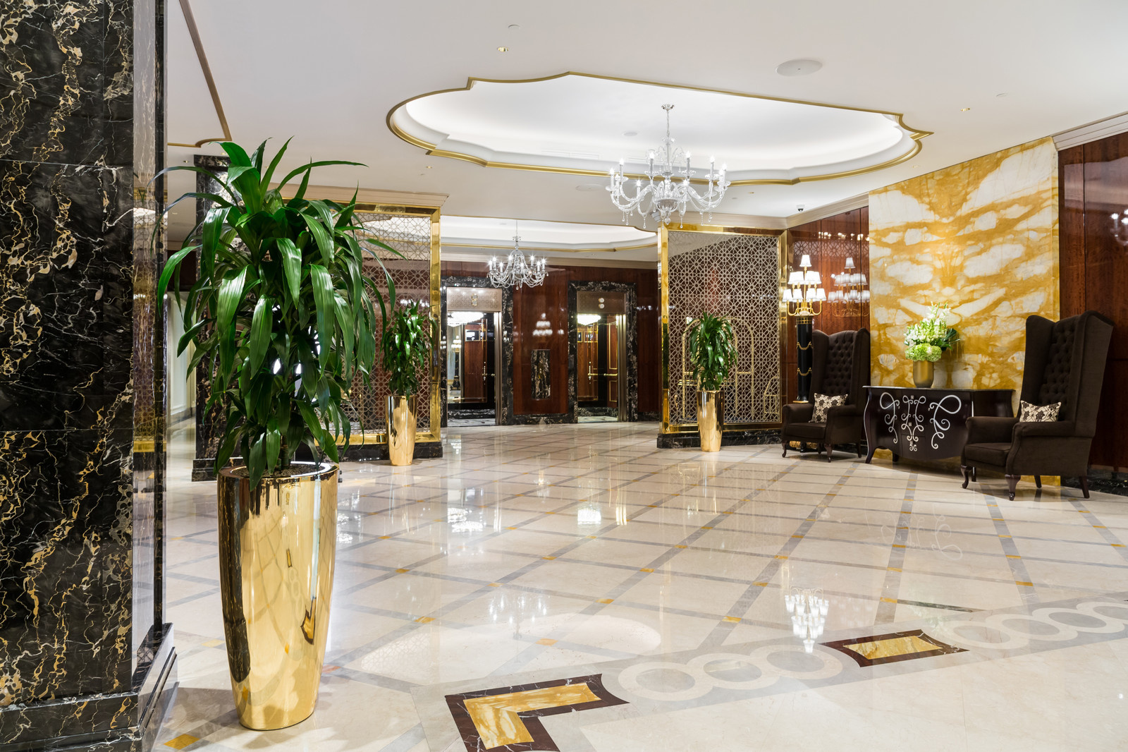 Растения в интерьере LOTTE Hotel St.Petersburg