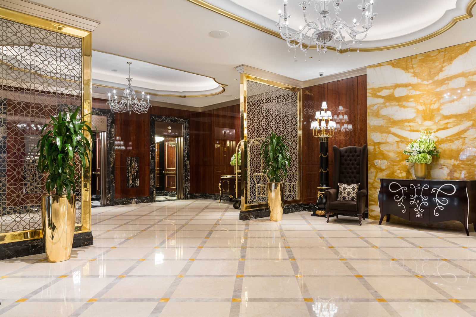 Растения в интерьере LOTTE Hotel St.Petersburg