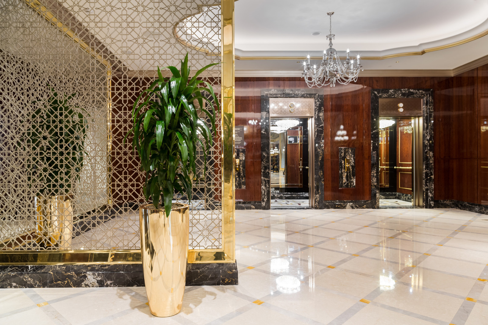 Растения в интерьере LOTTE Hotel St.Petersburg