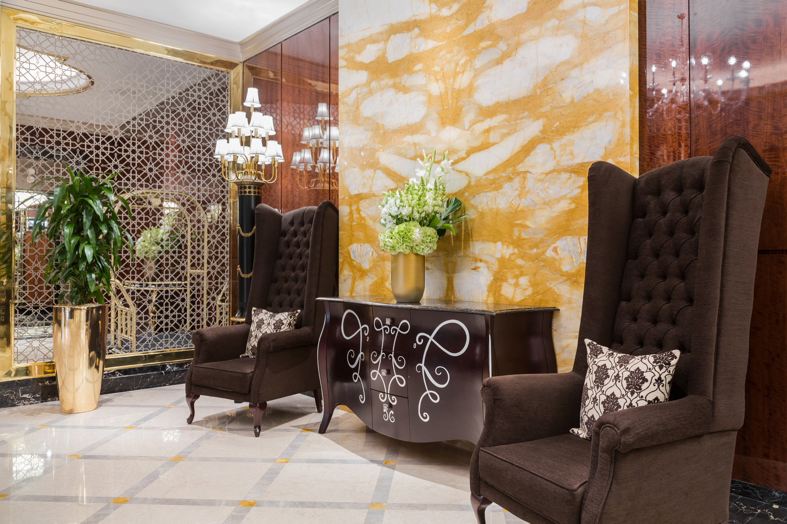Растения в интерьере LOTTE Hotel St.Petersburg