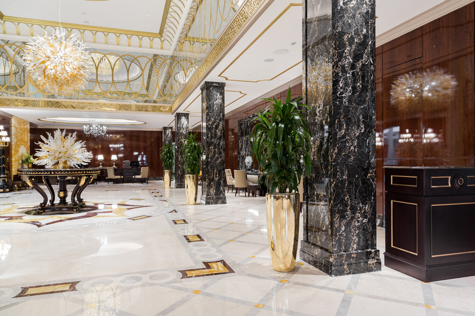 Растения в интерьере LOTTE Hotel St.Petersburg