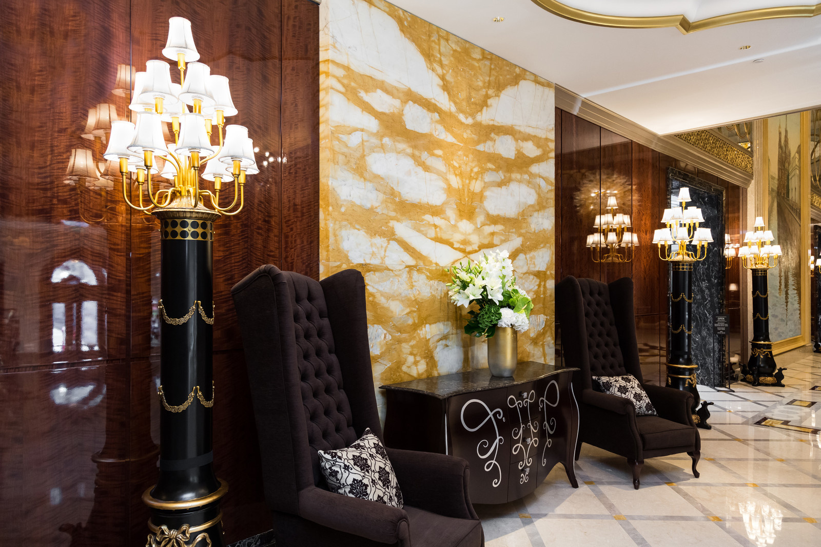 Растения в интерьере LOTTE Hotel St.Petersburg