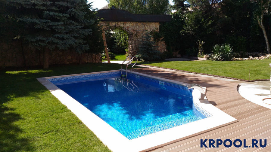 Бассейн с водопадом