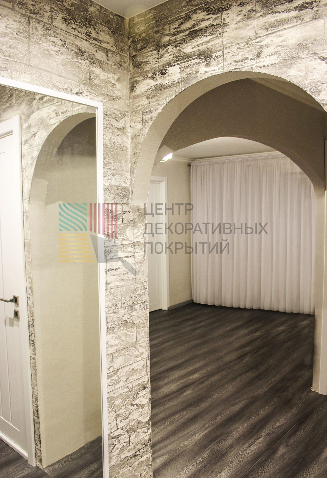 Коридор с эффектом "Кирпичи из Травертина"