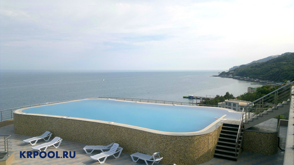 Бассейн на крыше СПА отеля "Ливадийский"