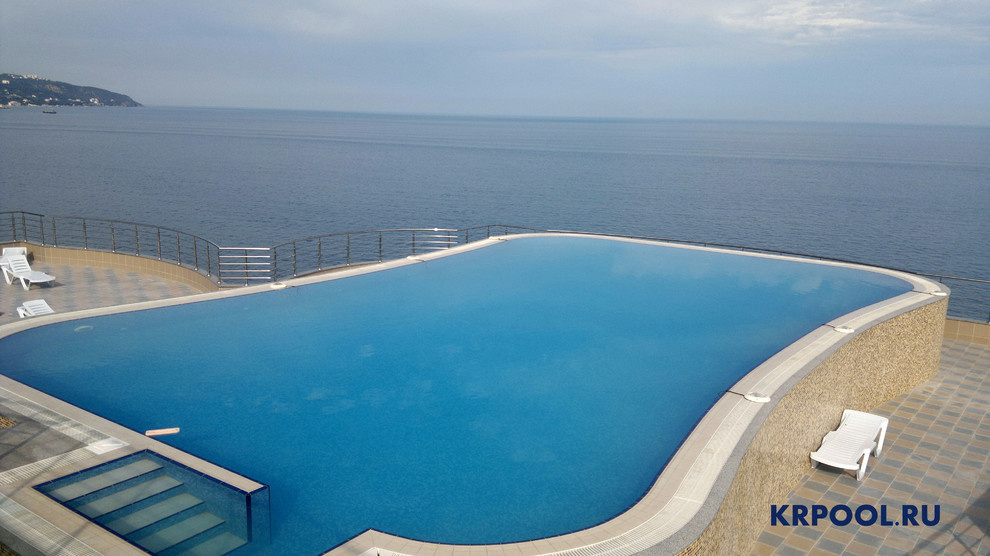 Бассейн на крыше СПА отеля "Ливадийский"