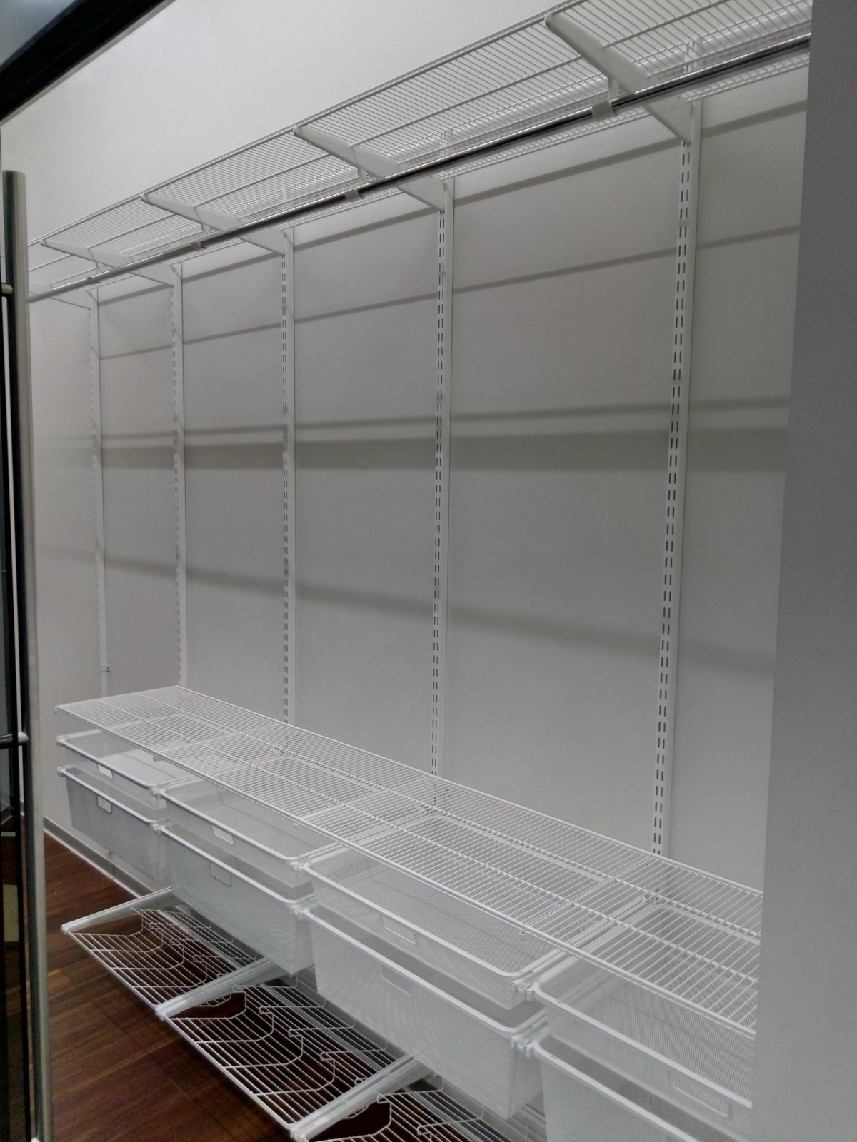 Мини гардеробная (раздевалка) во входной группе в спортзале