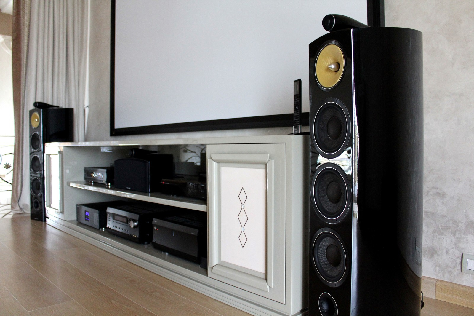 "Домашний Кинотеатр" в поселке "Павловская Слобода", загородный дом - 1 383 м.кв