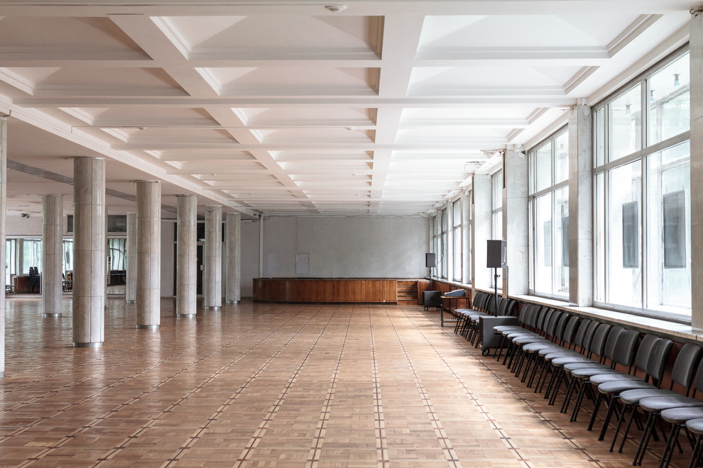 Сцена в большом зале