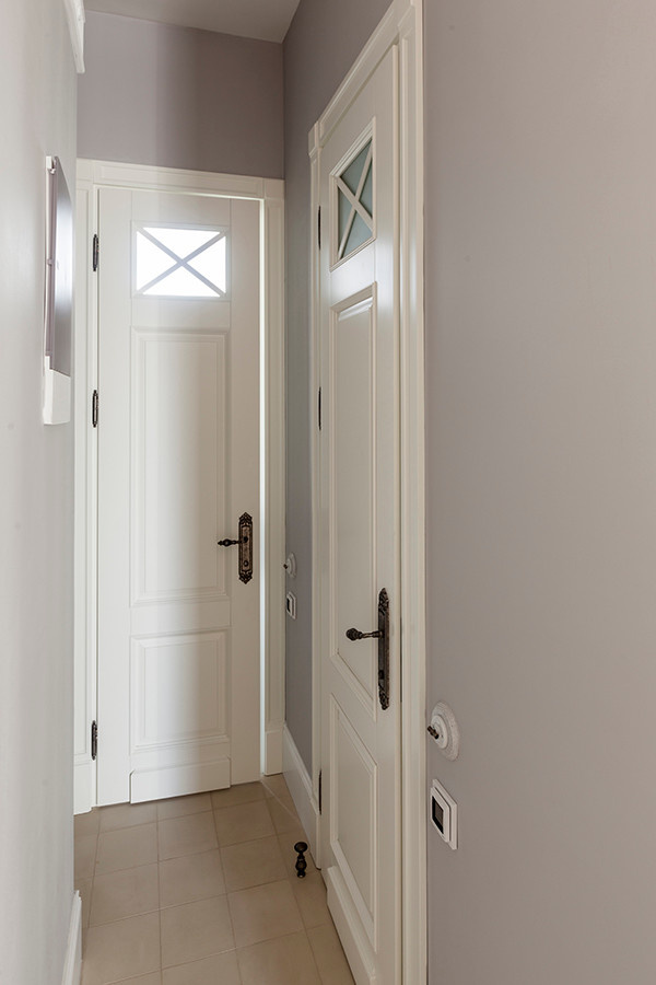 Двери с окошком