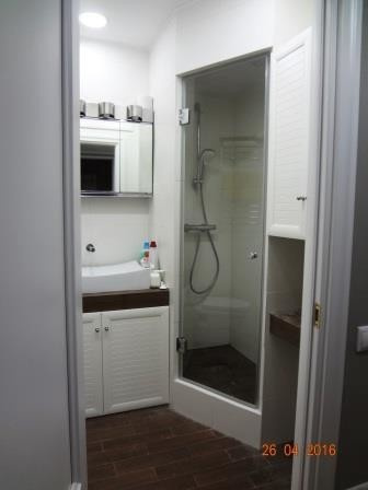 Дверь в душевую кабину