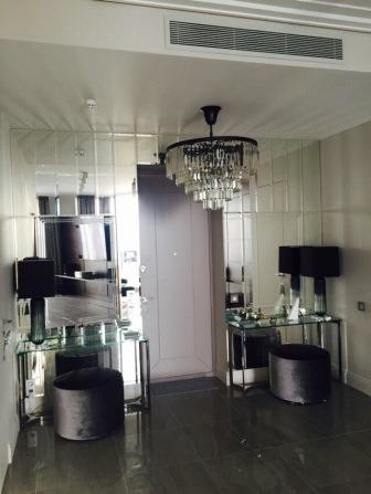 Обложка проекта: Зеркальное панно с большим сантехническим люком по середине