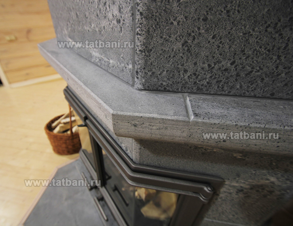 Установка камина Tulikivi в доме из бруса