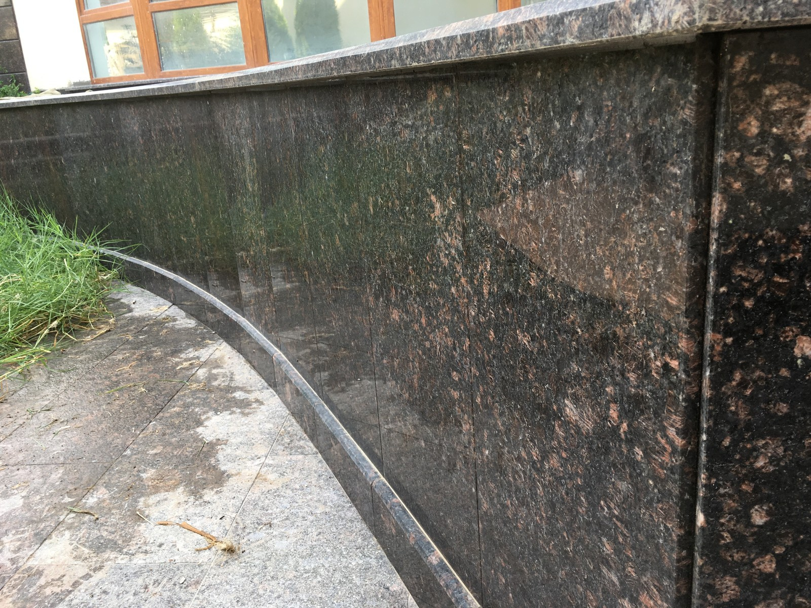 цоколь из гранита