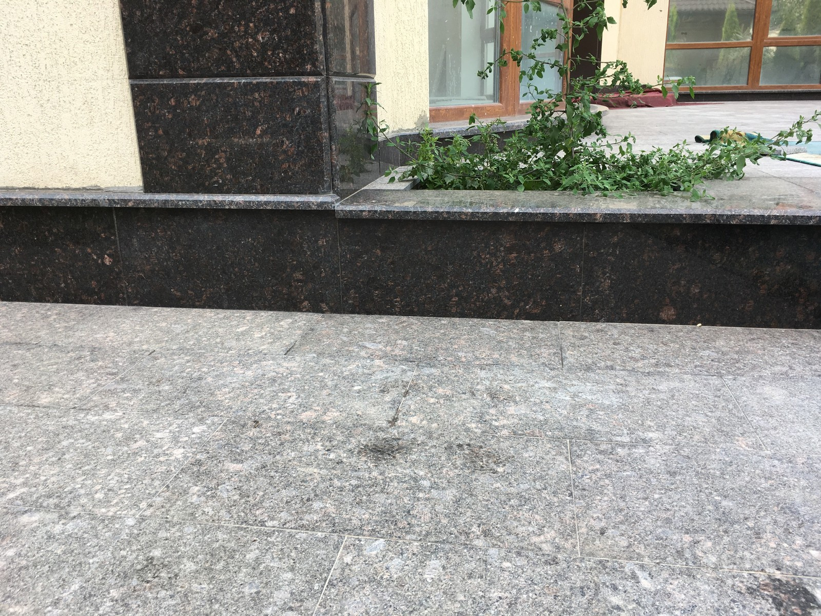 цоколь дома