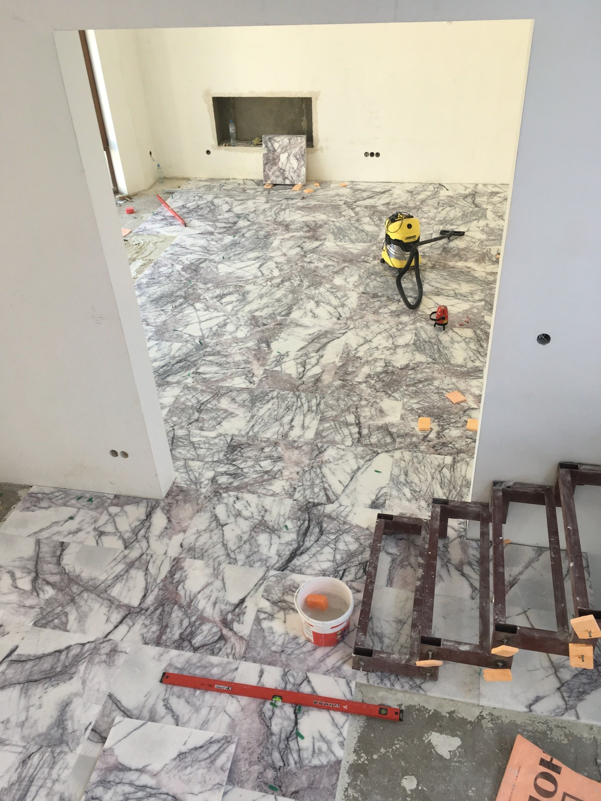 мраморный пол